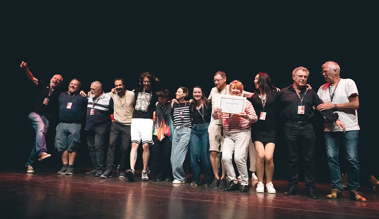 La Troupe du Trabli reçoit le Grand Prix FSSTA 2026 sur la scène du Théâtre de Colombier